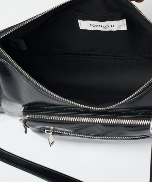 Lui's(ルイス)の「【Neucon/ニューコン】マルチポケットレザーショルダーバッグ(ショルダーバッグ・メンズ・グリーン/ブラック・FREE)」の7枚目の写真