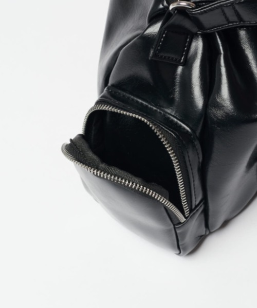 Lui's(ルイス)の「【Neucon/ニューコン】マルチポケットレザーショルダーバッグ(ショルダーバッグ・メンズ・グリーン/ブラック・FREE)」の9枚目の写真