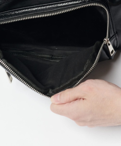 Lui's(ルイス)の「【Neucon/ニューコン】マルチポケットレザーショルダーバッグ(ショルダーバッグ・メンズ・グリーン/ブラック・FREE)」の8枚目の写真