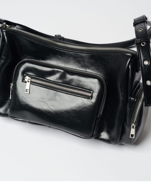 Lui's(ルイス)の「【Neucon/ニューコン】マルチポケットレザーショルダーバッグ(ショルダーバッグ・メンズ・グリーン/ブラック・FREE)」の6枚目の写真