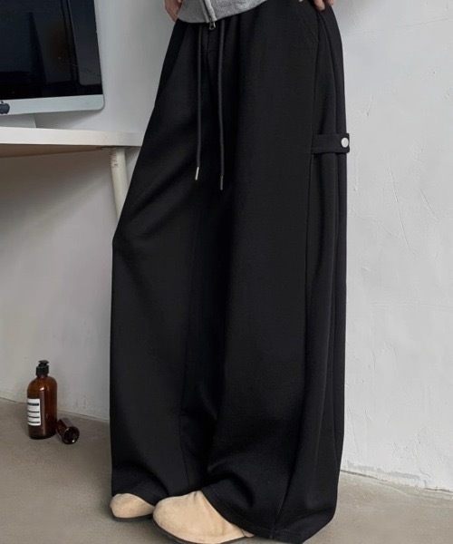 SHEPP（シープ）の「サイドスナップワイドスウェットパンツ（スウェットパンツ・メンズ・ブラック/グレー・L/M）」の2枚目の写真