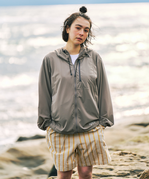 417 EDIFICE（フォーワンセブンエディフィス）の「《追加》"超冷感" UVCUT Freezetec パーカー（パーカー・メンズ・ベージュ/ブラック/チャコールグレー・SMALL/MEDIUM/LARGE）」の11枚目の写真