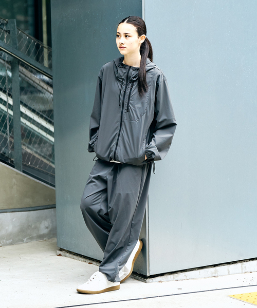 417 EDIFICE（フォーワンセブンエディフィス）の「《追加》"超冷感" UVCUT Freezetec パーカー（パーカー・メンズ・ベージュ/ブラック/チャコールグレー・SMALL/MEDIUM/LARGE）」の9枚目の写真