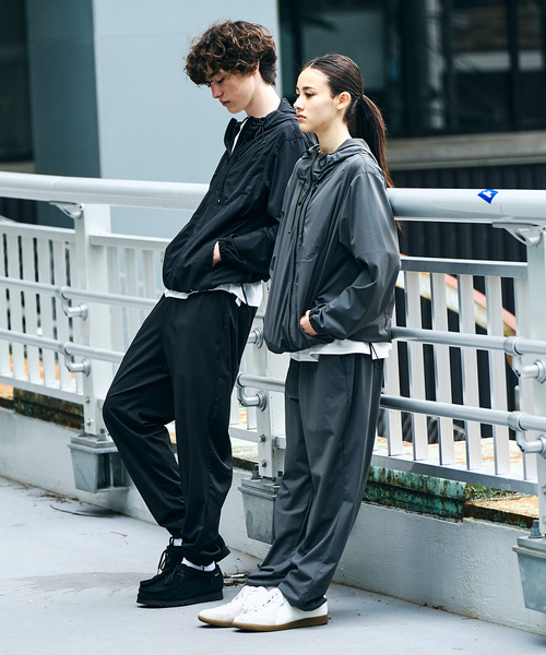 417 EDIFICE（フォーワンセブンエディフィス）の「《追加》"超冷感" UVCUT Freezetec パーカー（パーカー・メンズ・ベージュ/ブラック/チャコールグレー・SMALL/MEDIUM/LARGE）」の4枚目の写真