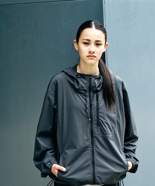 417 EDIFICE（フォーワンセブンエディフィス）の「《追加》"超冷感" UVCUT Freezetec パーカー（パーカー・メンズ・ベージュ/ブラック/チャコールグレー・SMALL/MEDIUM/LARGE）」の20枚目の写真