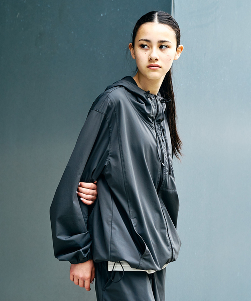 417 EDIFICE（フォーワンセブンエディフィス）の「《追加》"超冷感" UVCUT Freezetec パーカー（パーカー・メンズ・ベージュ/ブラック/チャコールグレー・SMALL/MEDIUM/LARGE）」の19枚目の写真