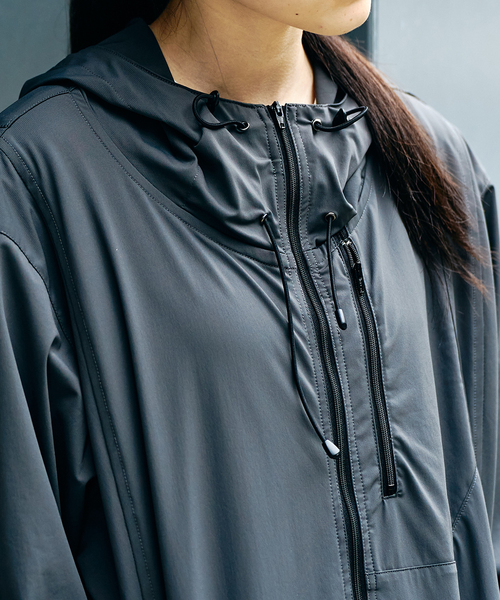 417 EDIFICE（フォーワンセブンエディフィス）の「《追加》"超冷感" UVCUT Freezetec パーカー（パーカー・メンズ・ベージュ/ブラック/チャコールグレー・SMALL/MEDIUM/LARGE）」の17枚目の写真