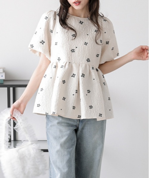 SUGAR BISKET(シュガービスケット)の「フラワージャガードペプラムトップス(Tシャツ/カットソー・レディース・ブラック/アイボリー・フリー)」の3枚目の写真