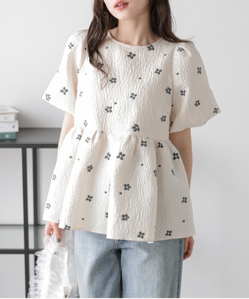 SUGAR BISKET(シュガービスケット)の「フラワージャガードペプラムトップス(Tシャツ/カットソー・レディース・ブラック/アイボリー・フリー)」の6枚目の写真