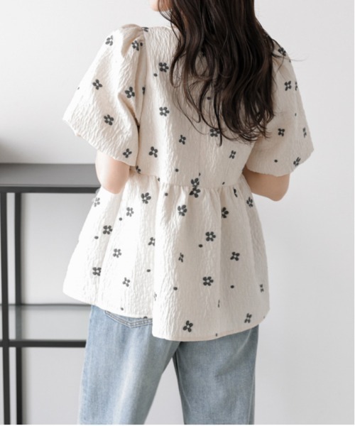 SUGAR BISKET(シュガービスケット)の「フラワージャガードペプラムトップス(Tシャツ/カットソー・レディース・ブラック/アイボリー・フリー)」の8枚目の写真