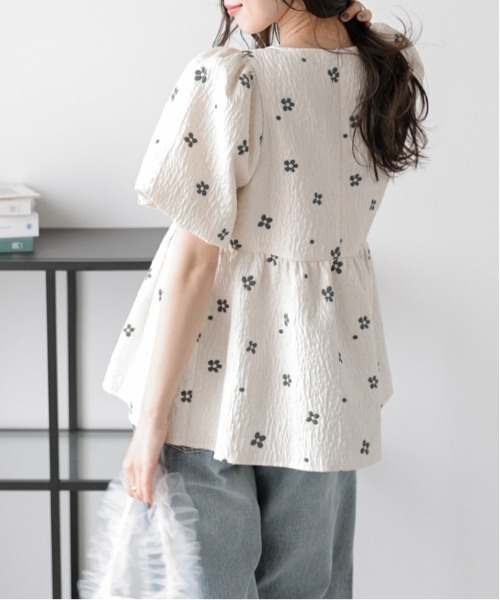 SUGAR BISKET(シュガービスケット)の「フラワージャガードペプラムトップス(Tシャツ/カットソー・レディース・ブラック/アイボリー・フリー)」の9枚目の写真