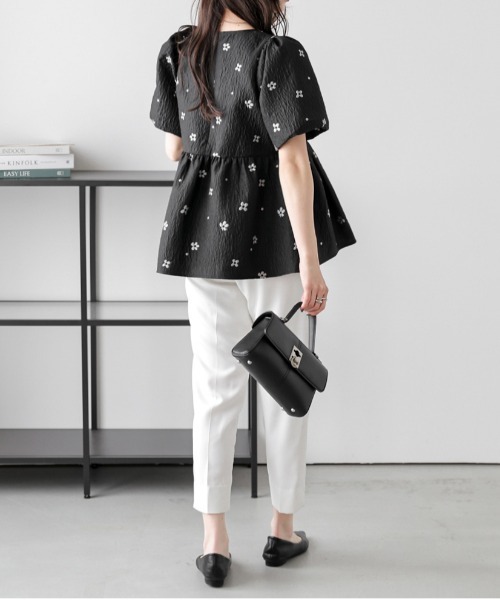 SUGAR BISKET(シュガービスケット)の「フラワージャガードペプラムトップス(Tシャツ/カットソー・レディース・ブラック/アイボリー・フリー)」の11枚目の写真
