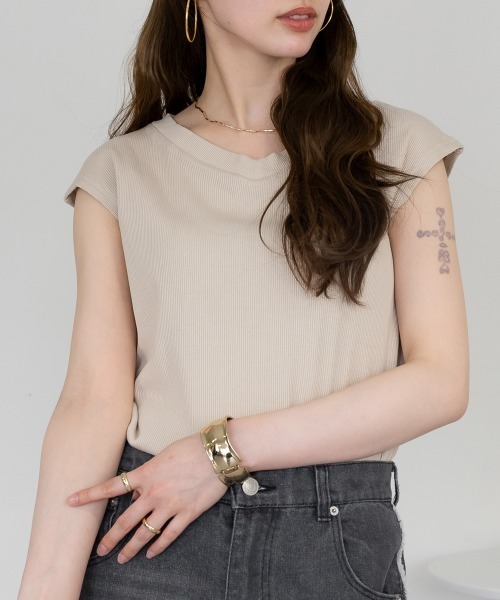 RCD(アールシーディー)の「Vネックリブノースリーブ(Tシャツ/カットソー・レディース・ブラック/ベージュ/杢グレー/カーキ/オフホワイト・4L~5L/LL~3L/M-L)」の6枚目の写真
