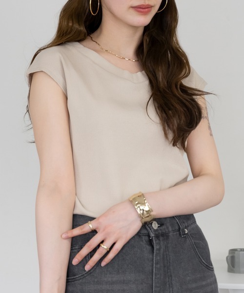 RCD(アールシーディー)の「Vネックリブノースリーブ(Tシャツ/カットソー・レディース・ブラック/ベージュ/杢グレー/カーキ/オフホワイト・4L~5L/LL~3L/M-L)」の7枚目の写真