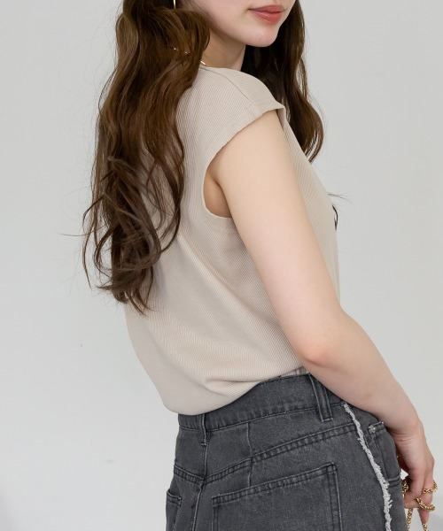 RCD(アールシーディー)の「Vネックリブノースリーブ(Tシャツ/カットソー・レディース・ブラック/ベージュ/杢グレー/カーキ/オフホワイト・4L~5L/LL~3L/M-L)」の9枚目の写真