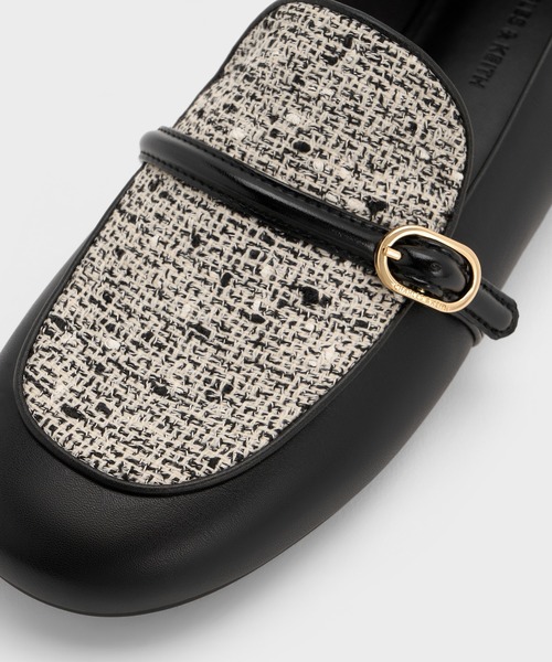 CHARLES & KEITH(チャールズ & キース)の「フェイクスエード バックルストラップローファー(ローファー・レディース・ブラック系その他2/マルチ・25.5cm/25cm/24.5cm/23.5cm/23cm/22.5cm)」の8枚目の写真