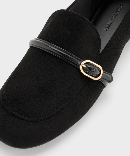 CHARLES & KEITH(チャールズ & キース)の「フェイクスエード バックルストラップローファー(ローファー・レディース・ブラック系その他2/マルチ・25.5cm/25cm/24.5cm/23.5cm/23cm/22.5cm)」の3枚目の写真
