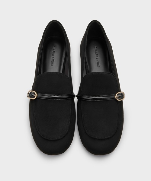 CHARLES & KEITH(チャールズ & キース)の「フェイクスエード バックルストラップローファー(ローファー・レディース・ブラック系その他2/マルチ・25.5cm/25cm/24.5cm/23.5cm/23cm/22.5cm)」の4枚目の写真