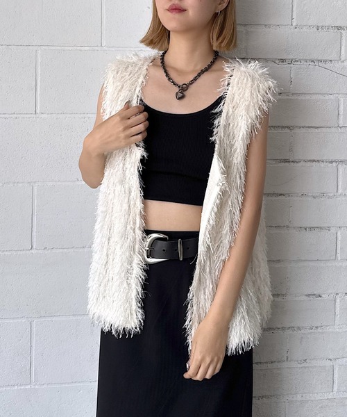 PAGEBOY（ページボーイ）の「フェザーファーベスト（ベスト・レディース・ブラック/オフホワイト/モカ・FREE）」の2枚目の写真