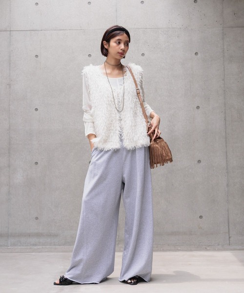 PAGEBOY（ページボーイ）の「フェザーファーベスト（ベスト・レディース・ブラック/オフホワイト/モカ・FREE）」の4枚目の写真