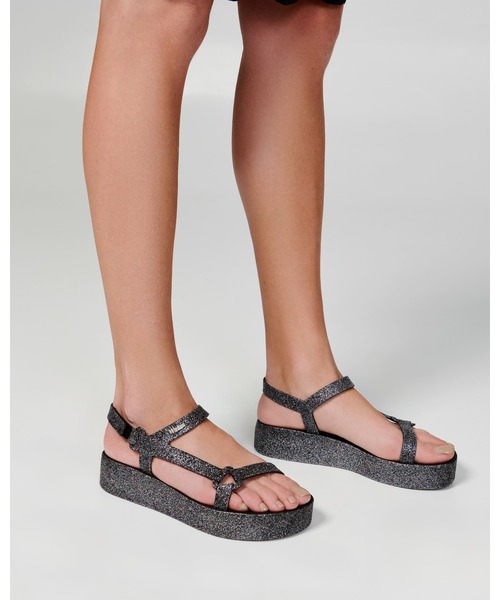 melissa(メリッサ)の「MELISSA SUN DOWNTOWN PLATFORM II AD(サンダル・レディース・ブラック/ベージュ・37/38/39/35-36)」の4枚目の写真