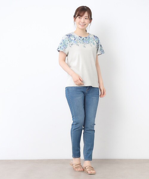 LAURA ASHLEY(ローラアシュレイ)の「【接触冷感/コットン100%】ローズモア柄 ラインTシャツ(Tシャツ/カットソー・レディース・ホワイト系/ネイビー/グレー・38/40)」の15枚目の写真