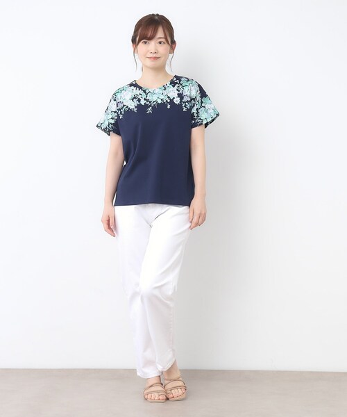 LAURA ASHLEY(ローラアシュレイ)の「【接触冷感/コットン100%】ローズモア柄 ラインTシャツ(Tシャツ/カットソー・レディース・ホワイト系/ネイビー/グレー・38/40)」の12枚目の写真