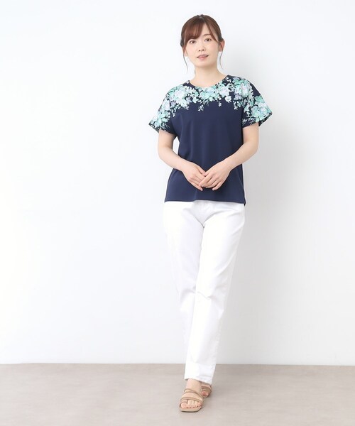LAURA ASHLEY(ローラアシュレイ)の「【接触冷感/コットン100%】ローズモア柄 ラインTシャツ(Tシャツ/カットソー・レディース・ホワイト系/ネイビー/グレー・38/40)」の11枚目の写真