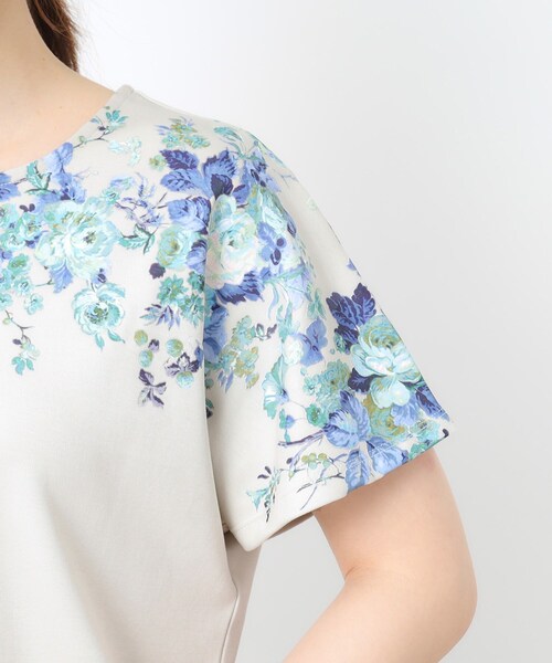 LAURA ASHLEY(ローラアシュレイ)の「【接触冷感/コットン100%】ローズモア柄 ラインTシャツ(Tシャツ/カットソー・レディース・ホワイト系/ネイビー/グレー・38/40)」の5枚目の写真