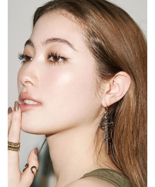 EVRIS（エヴリス）の「CROSS CHAIN ピアス（ピアス（両耳用）・レディース・ゴールド/シルバー・FREE）」の4枚目の写真