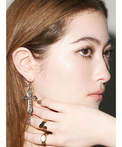 EVRIS（エヴリス）の「CROSS CHAIN ピアス（ピアス（両耳用）・レディース・ゴールド/シルバー・FREE）」の5枚目の写真