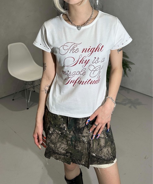 sedacle girl(セダクルガール)の「スタッズストーンロゴT(Tシャツ/カットソー・レディース・オフホワイト/ブラック/ボルドー・SMALL/MEDIUM)」の1枚目の写真