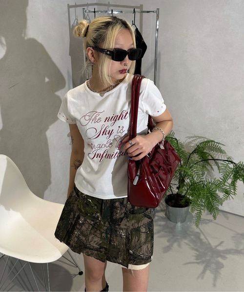sedacle girl(セダクルガール)の「スタッズストーンロゴT(Tシャツ/カットソー・レディース・オフホワイト/ブラック/ボルドー・SMALL/MEDIUM)」の6枚目の写真
