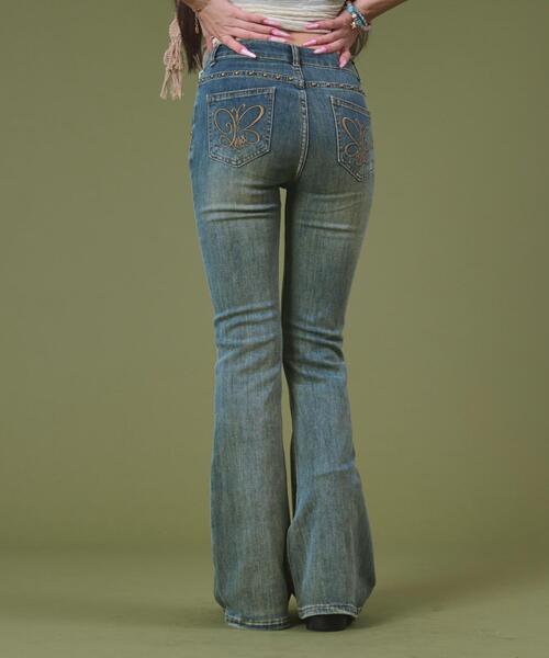 dispark(ディスパーク)の「DISPARK/バタフライ刺繍スタッズフレアデニム(デニムパンツ・レディース・インディゴブルー/ライトインディゴブルー・SMALL/MEDIUM)」の2枚目の写真