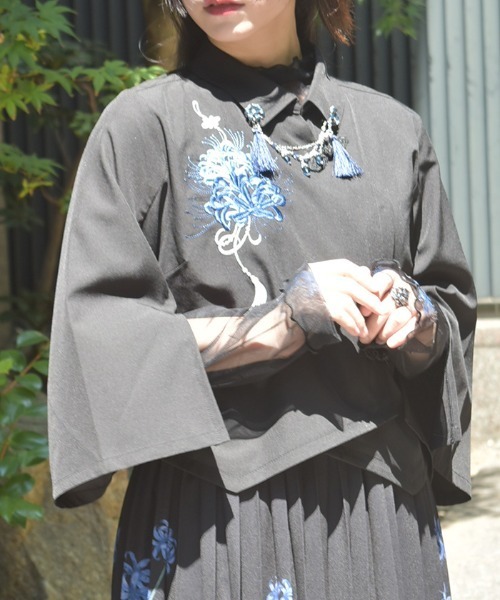 axes femme（アクシーズファム）の「彼岸花刺繍ショートシャツ（シャツ/ブラウス・レディース・ブラック/ネイビー/キナリ・FREE）」の10枚目の写真