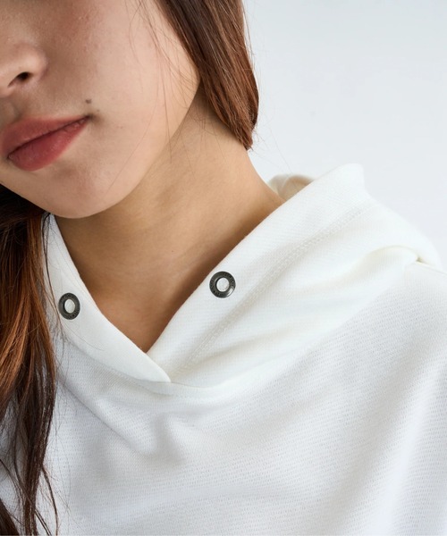 ROXY(ロキシー)の「TRIPLE HEARTS HOODIE/ロキシー速乾UVケアショート丈プルオーバーパーカー・フーディー(パーカー・レディース・グリーン/ホワイト/ブラック・LARGE/MEDIUM/SMALL)」の7枚目の写真