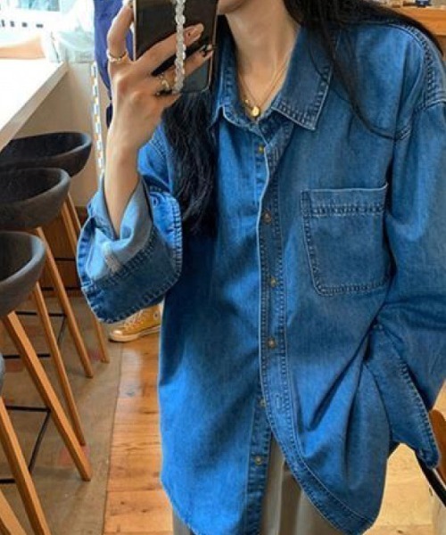 cammie(キャミー)の「デニムシャツ(シャツ/ブラウス・レディース・ブルー・LARGE/MEDIUM)」の4枚目の写真