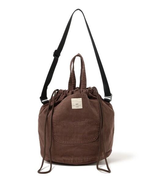 BEAMS BOY（ビームスボーイ）の「【別注】N,P,E / ペイシェントバッグ カラー デニム M（ショルダーバッグ・レディース・ブラウン/ピンク/グリーン/サックスブルー・ONE SIZE）」の2枚目の写真