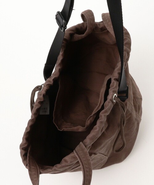 BEAMS BOY（ビームスボーイ）の「【別注】N,P,E / ペイシェントバッグ カラー デニム M（ショルダーバッグ・レディース・ブラウン/ピンク/グリーン/サックスブルー・ONE SIZE）」の6枚目の写真