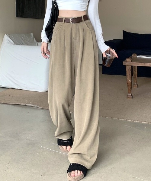 cammie(キャミー)の「ウエストタックワイドパンツ(その他パンツ・レディース・ベージュ/オフホワイト・M/L)」の2枚目の写真