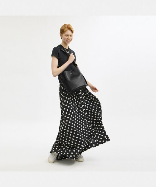 COACH（コーチ）の「ブリーカー バケット バッグ（ショルダーバッグ・レディース・ブラック系その他・ONE）」の2枚目の写真