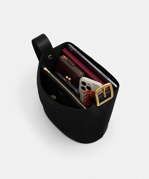 COACH（コーチ）の「ブリーカー バケット バッグ（ショルダーバッグ・レディース・ブラック系その他・ONE）」の8枚目の写真
