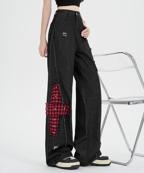 gossip!ロサンゼルス(ゴシップロサンゼルス)の「チェックアクセントエクストリームワイド デコラティブデニムパンツ(デニムパンツ・レディース・ブラック・M/S)」の4枚目の写真