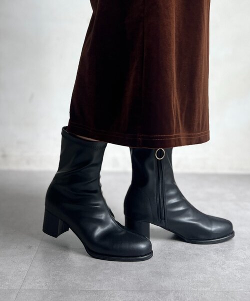 Chez toi（シェトワ）の「ゴールドリングストレッチショートブーツ（ブーツ・レディース・ブラウン/ブラック・MEDIUM/LARGE）」の2枚目の写真