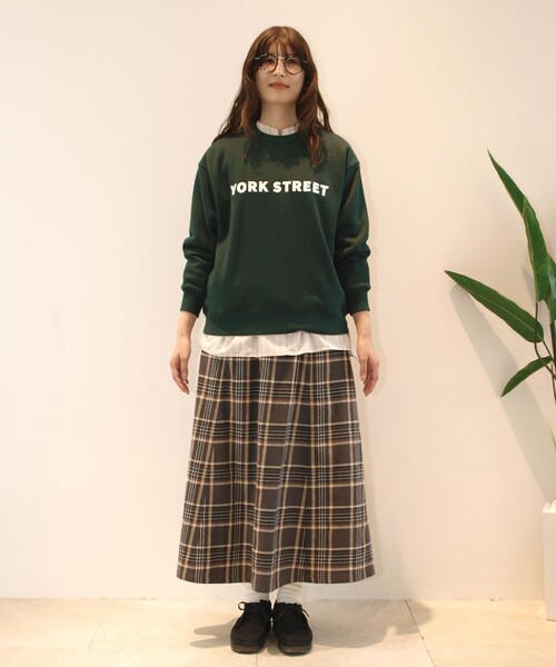J.PRESS YORK STREET(ジェイプレスヨークストリート)の「【UNISEX】裏毛ベーシックロゴ スウェット(Tシャツ/カットソー・メンズ・ライトグレー系/ダークグリーン系/ブラック系/アイボリー系・SMALL/MEDIUM/LARGE)」の5枚目の写真