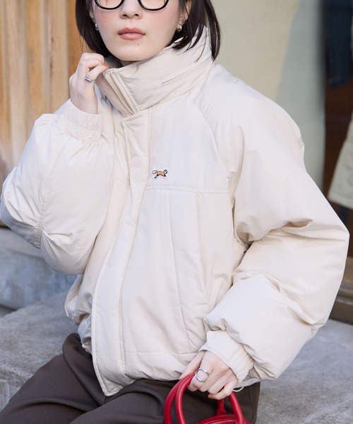 MONO-MART(モノマート)の「PENNEYS/ペニーズ 別注 <撥水/防風> THE FOX ロゴ ワンポイント刺繍 ドロスト 中綿モンスターブルゾン(ダウンジャケット/コート・レディース・ブラック/アイボリー/ライトカーキ/ベージュ・M/L)」の3枚目の写真