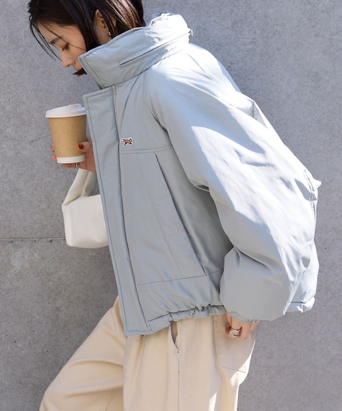 MONO-MART(モノマート)の「PENNEYS/ペニーズ 別注 <撥水/防風> THE FOX ロゴ ワンポイント刺繍 ドロスト 中綿モンスターブルゾン(ダウンジャケット/コート・レディース・ブラック/アイボリー/ライトカーキ/ベージュ・M/L)」の18枚目の写真