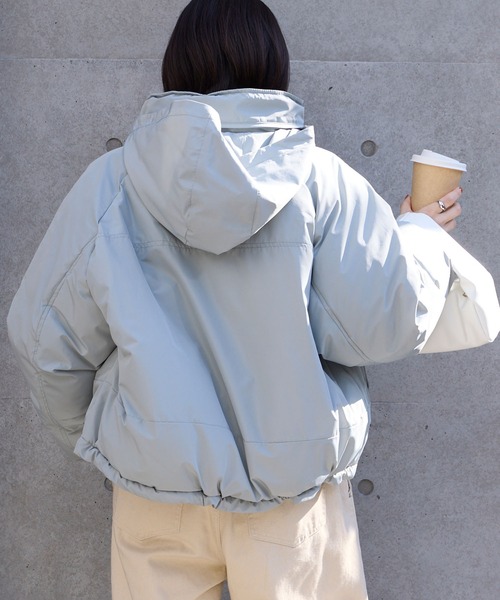 MONO-MART(モノマート)の「PENNEYS/ペニーズ 別注 <撥水/防風> THE FOX ロゴ ワンポイント刺繍 ドロスト 中綿モンスターブルゾン(ダウンジャケット/コート・レディース・ブラック/アイボリー/ライトカーキ/ベージュ・M/L)」の14枚目の写真