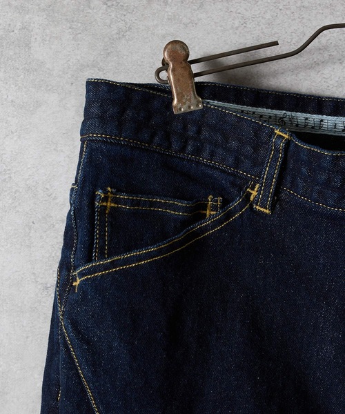 NUMBER (N)INE(ナンバーナイン)の「TAPERED SKINNY DENIM JEANS ONE WASH/ テーパード スキニー デニムパンツ ワンウォッシュ(デニムパンツ・メンズ・インディゴブルー・4/3/2)」の4枚目の写真