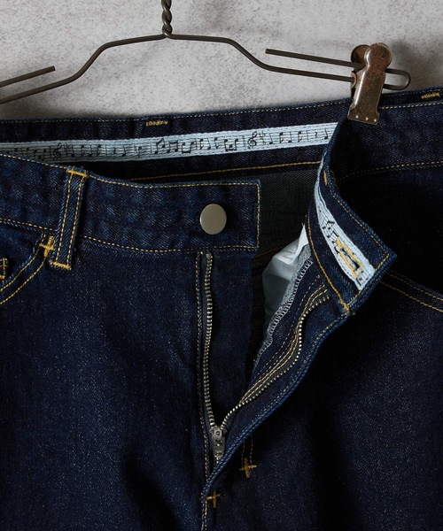 NUMBER (N)INE(ナンバーナイン)の「TAPERED SKINNY DENIM JEANS ONE WASH/ テーパード スキニー デニムパンツ ワンウォッシュ(デニムパンツ・メンズ・インディゴブルー・4/3/2)」の7枚目の写真